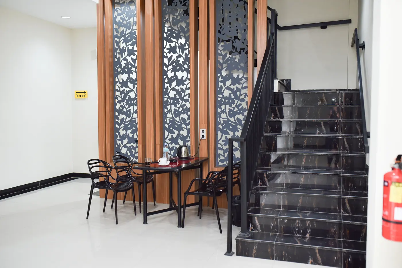 Smoking area di koridor Hotel MK Mulia